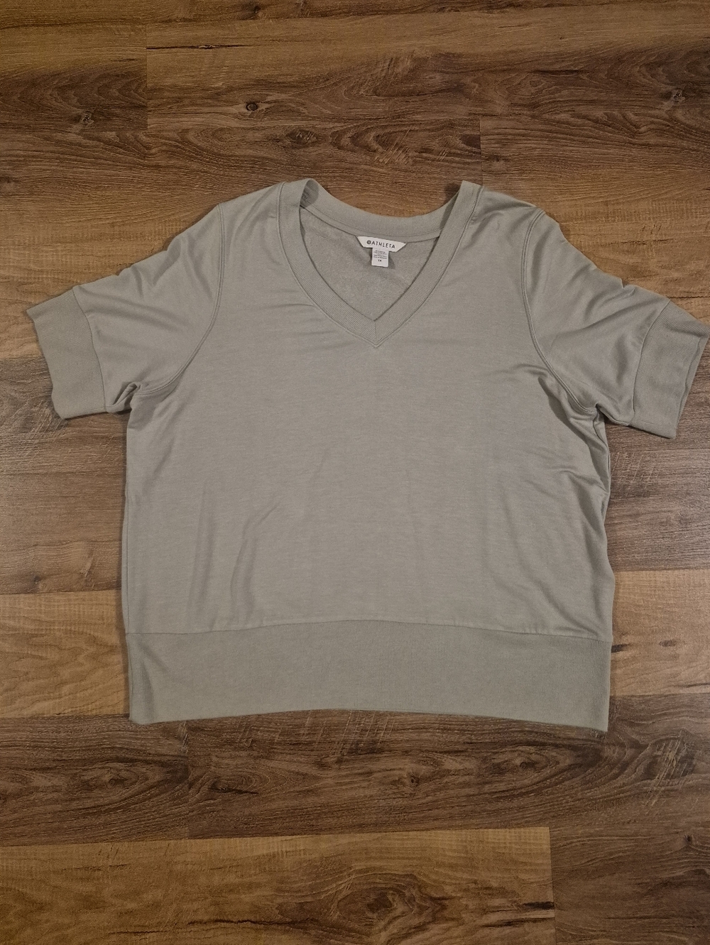 Athleta Sage Green V-Neck Short Sleeve Top